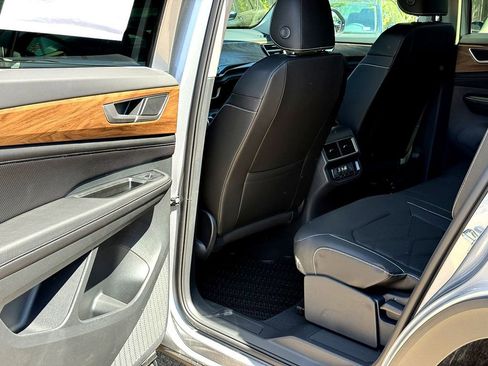 New 2026 Volkswagen Atlas SE FWD image 17