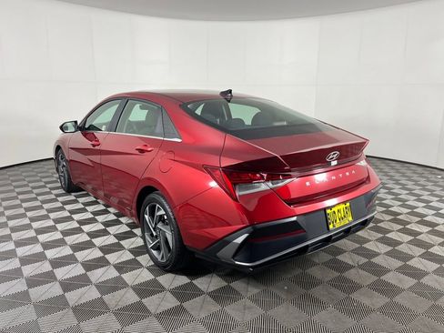 Used 2024 Hyundai Elantra SEL w/ Convenience Package image 8