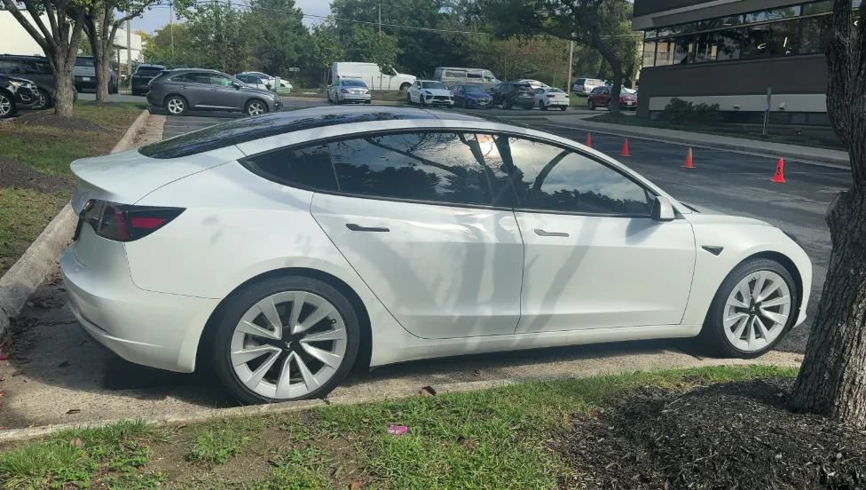 Used 2023 Tesla Model 3 Standard Range RWD image 4