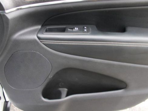 Used 2017 Jeep Grand Cherokee Limited image 14