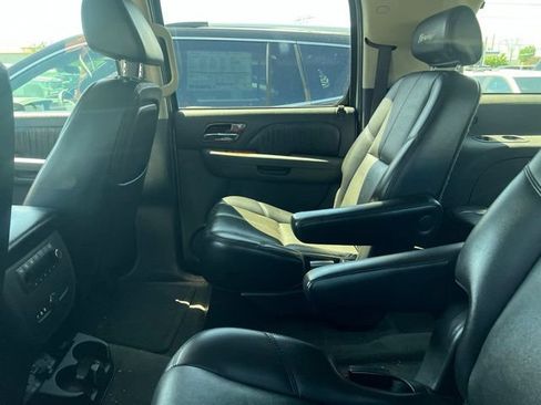 Used 2007 Chevrolet Suburban LT w/ LT Preferred Equipment Group AWD/4WD image 12