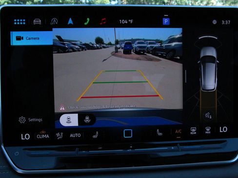 Certified 2025 Volkswagen Tiguan SE FWD image 13