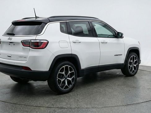 Used 2025 Jeep Compass Limited image 9