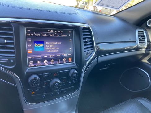 Used 2016 Jeep Grand Cherokee High Altitude AWD/4WD image 12