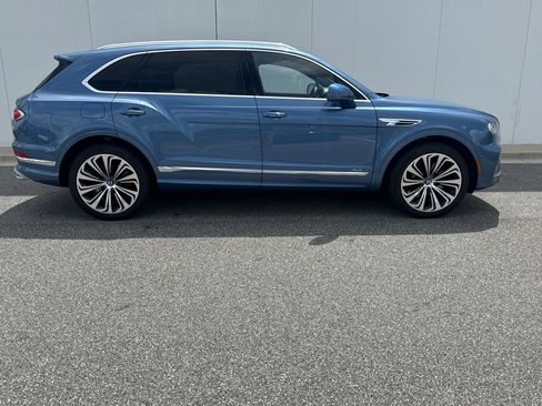 Used 2023 Bentley Bentayga Extended Wheelbase AWD/4WD image 7