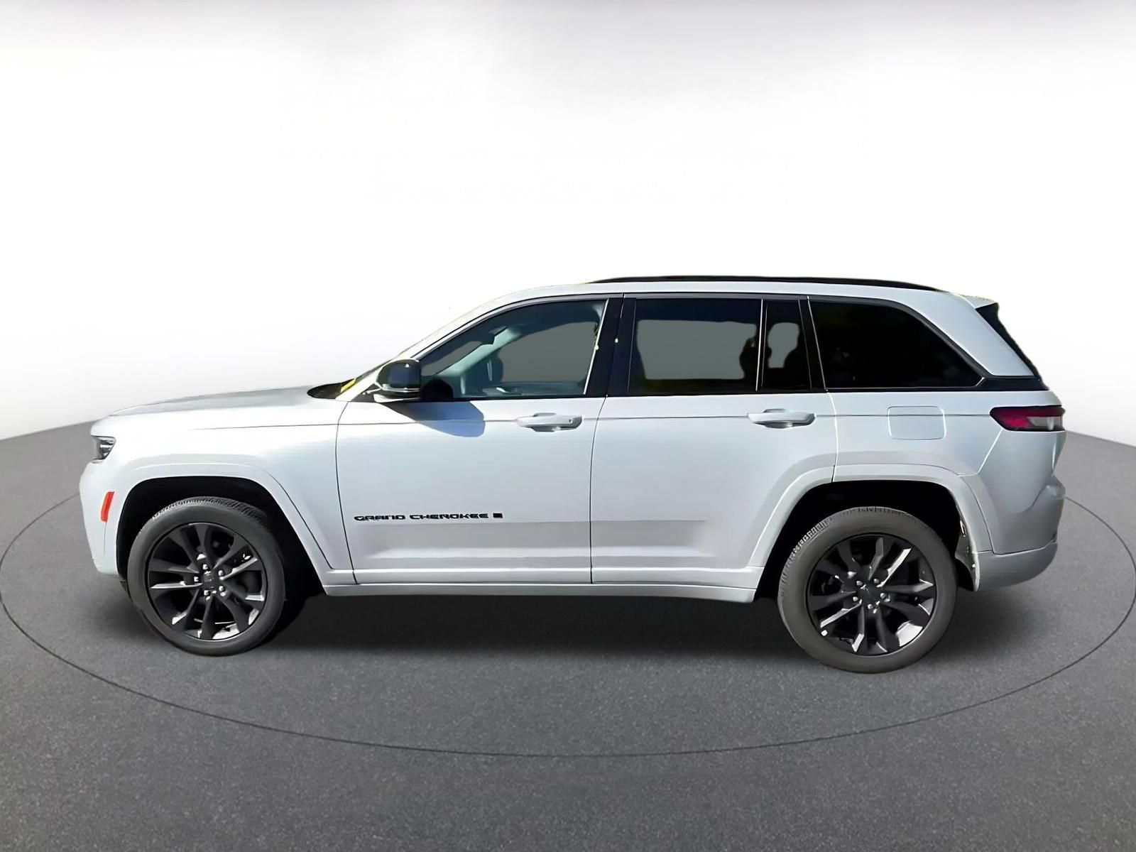 Used 2026 Jeep Grand Cherokee Limited AWD/4WD image 8