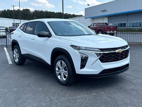 New 2026 Chevrolet Trax LS FWD image 4