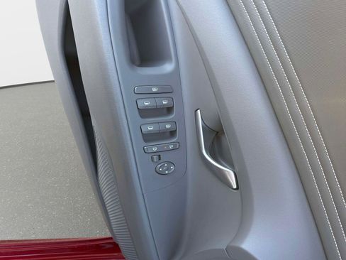 Used 2024 Hyundai Elantra SEL w/ Convenience Package image 19