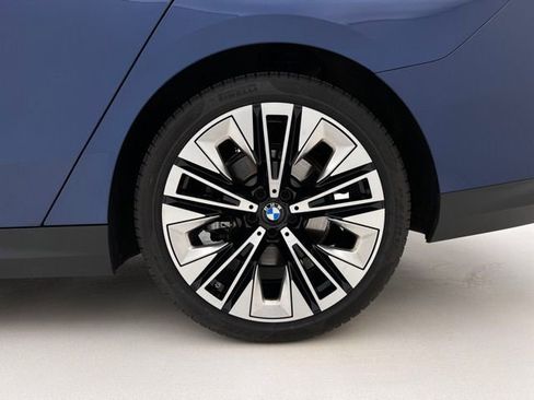 Certified 2026 BMW 530i xDrive w/ Premium Package AWD/4WD image 31