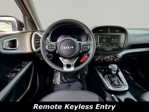 Used 2025 Kia Soul LX FWD image 8