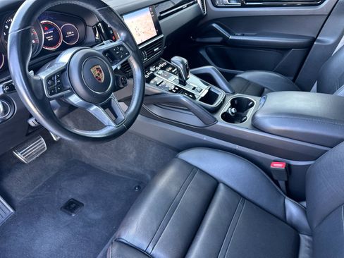 Certified 2022 Porsche Cayenne S Platinum image 4