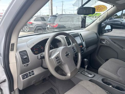 Used 2020 Nissan Frontier SV AWD/4WD image 9