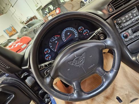 Used 2000 Chevrolet Corvette Coupe w/ Roof Pkg image 22