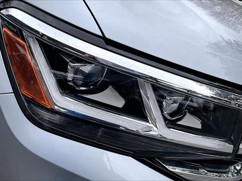 Used 2023 Volkswagen Atlas Cross Sport SEL image 28