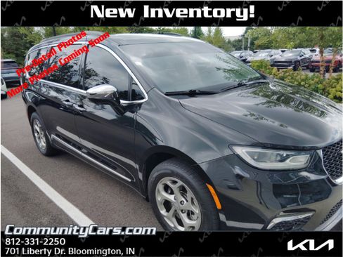 Used 2022 Chrysler Pacifica Limited w/ Uconnect Theater Family Group AWD/4WD image 1