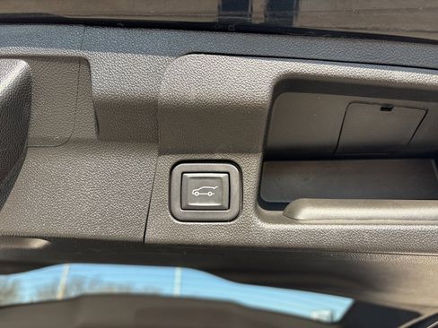 Used 2023 GMC Acadia SLT image 31