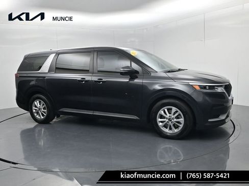 Used 2022 Kia Carnival LX FWD image 1