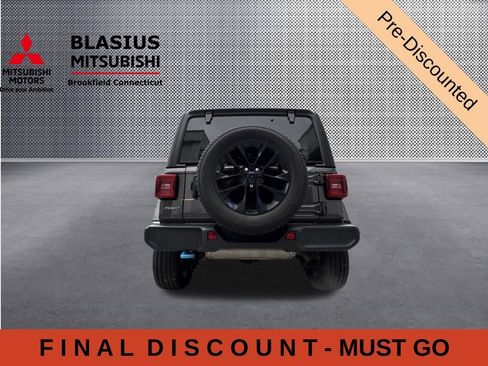 Used 2023 Jeep Wrangler Unlimited Sahara w/ Cold Weather Group AWD/4WD image 39