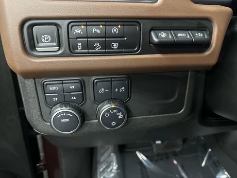 Used 2023 Chevrolet Suburban High Country AWD/4WD image 35