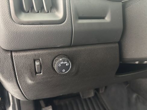 Used 2022 Chevrolet Colorado LT w/ Fleet Safety Package image 9