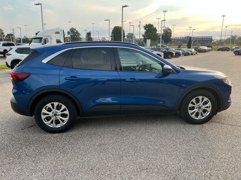 Used 2023 Ford Escape Active w/ Tech Pack #2 FWD image 8