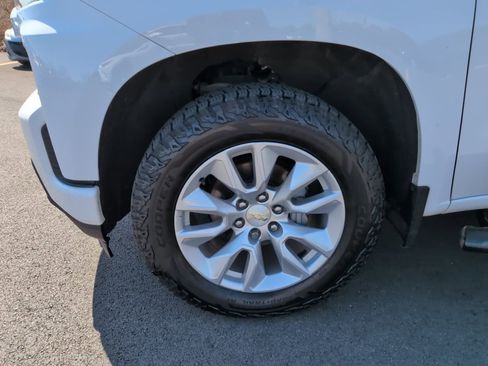 Used 2020 Chevrolet Silverado 1500 Custom w/ Custom Value Package image 9