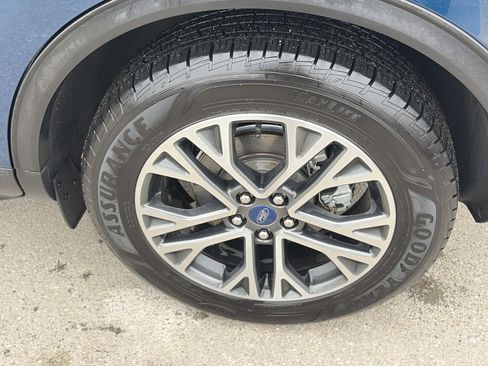 Used 2020 Ford Escape SEL image 9