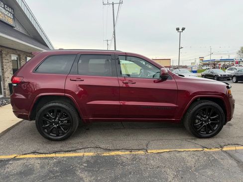 Used 2020 Jeep Grand Cherokee Altitude AWD/4WD image 2