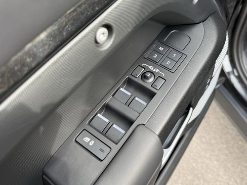 Certified 2024 Land Rover Defender 130 V8 image 17