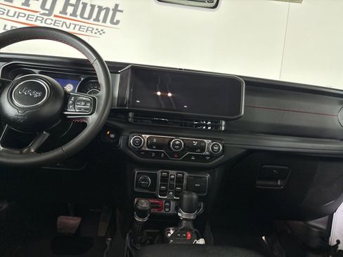 Used 2024 Jeep Wrangler Unlimited Rubicon image 20