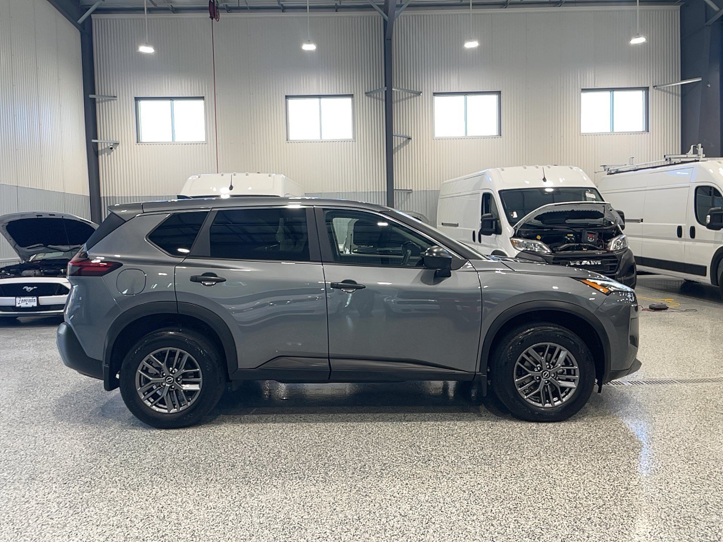 Used 2023 Nissan Rogue S AWD/4WD image 5