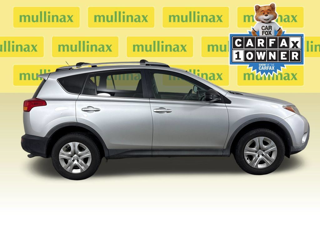 Used 2014 Toyota RAV4 LE AWD/4WD image 2