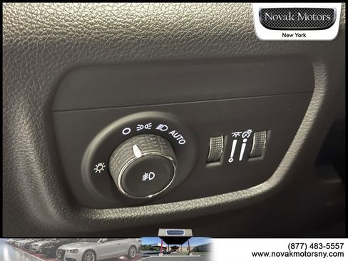 Used 2023 Jeep Grand Cherokee Limited image 14