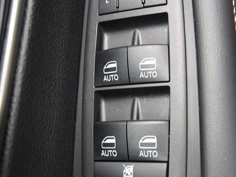 Used 2026 Chrysler Pacifica Select AWD/4WD image 23