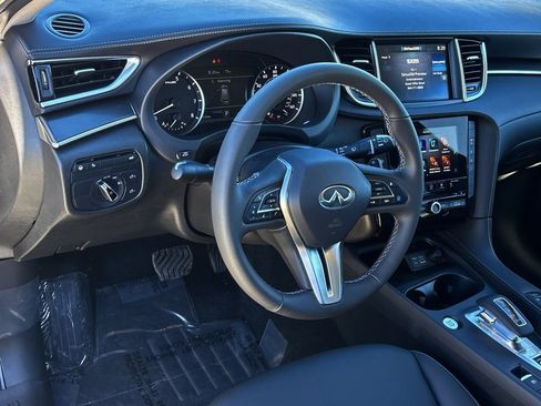 New 2025 INFINITI QX50 Pure image 8
