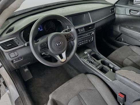 Used 2018 Kia Optima LX w/ 17" Alloy Wheels Package FWD image 2