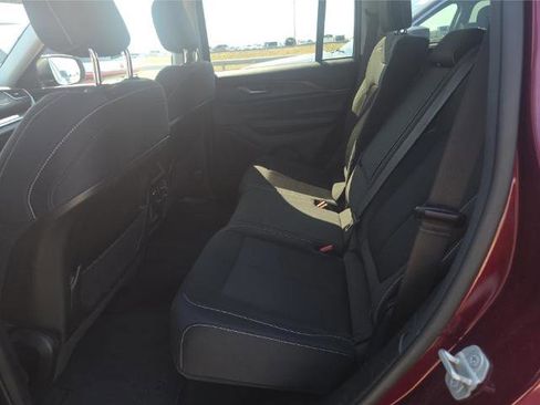 Used 2023 Jeep Grand Cherokee Laredo image 7
