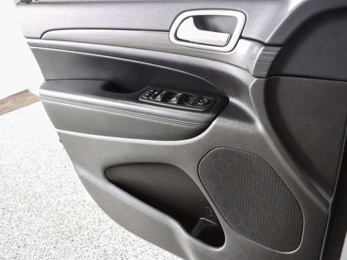 Used 2022 Jeep Grand Cherokee Laredo X image 22