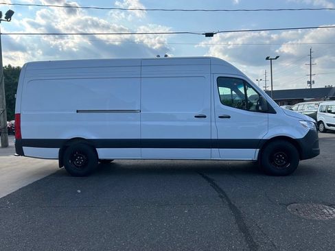 Used 2025 Mercedes-Benz Sprinter 2500 image 8