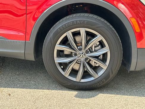 Used 2022 Volkswagen Tiguan SE w/ Panoramic Sunroof Package image 29
