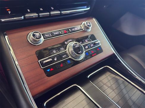 Used 2023 Lincoln Aviator Reserve w/ Equipment Group 201A image 16