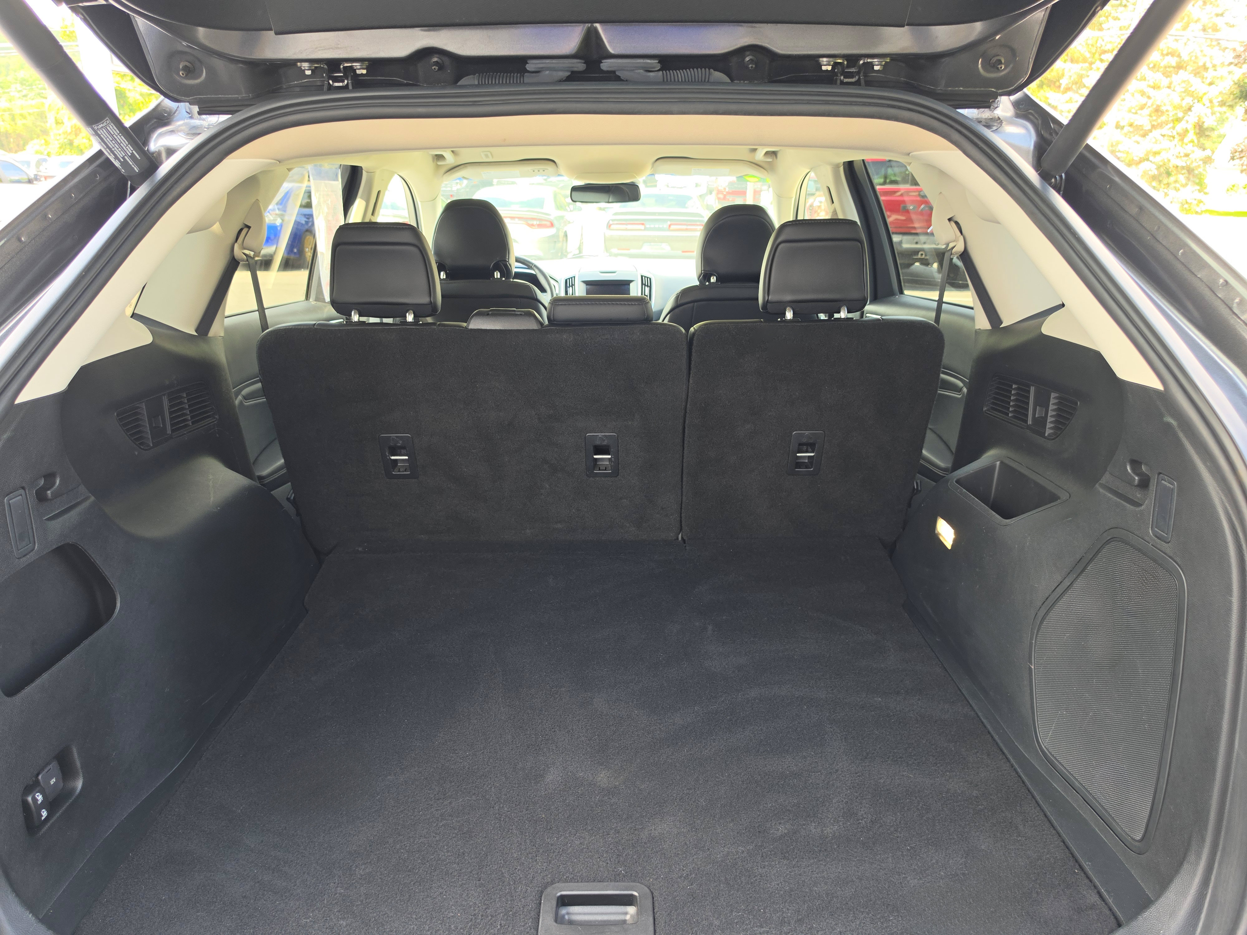 Used 2019 Ford Edge Titanium w/ Cold Weather Package AWD/4WD image 5