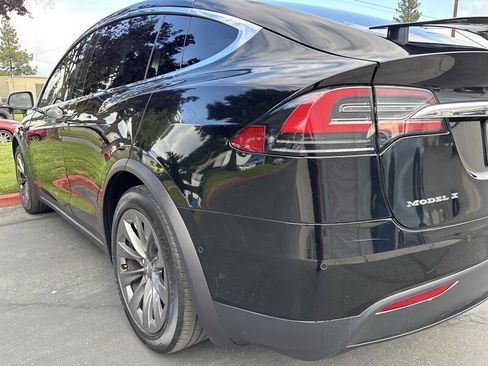 Used 2018 Tesla Model X 75D AWD/4WD image 8
