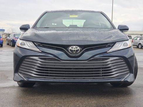 Used 2019 Toyota Camry XLE image 3