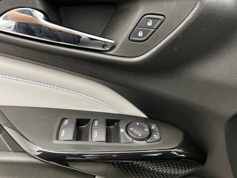 Used 2025 Chevrolet Trax LT image 12