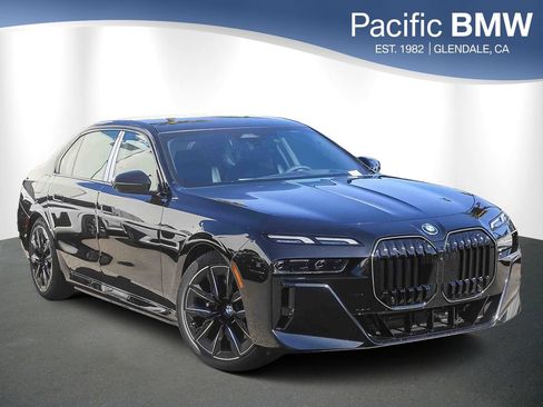 Used 2026 BMW 750e xDrive w/ Premium Package AWD/4WD image 1