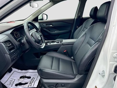 Certified 2023 Nissan Rogue SV w/ SV Premium B Package AWD/4WD image 17