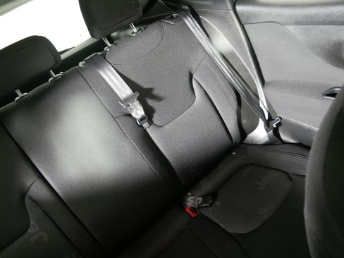 Used 2017 Jeep Renegade Latitude image 14