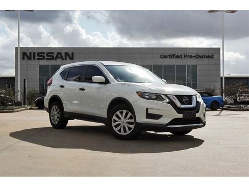 Used 2020 Nissan Rogue S image 1