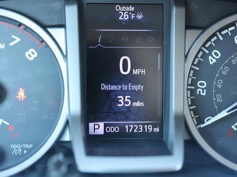 Used 2017 Toyota Tacoma SR5 w/ Tow Package image 41